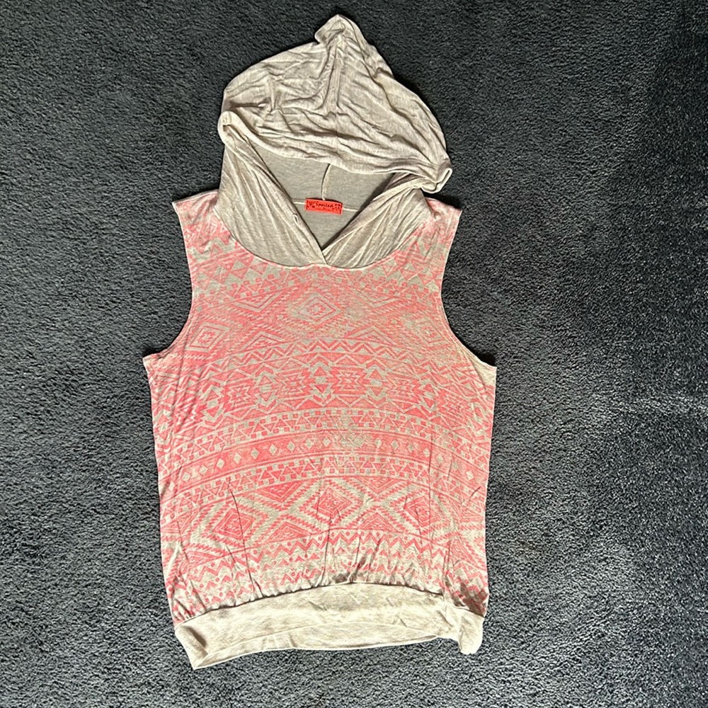 Woman’s tank size L